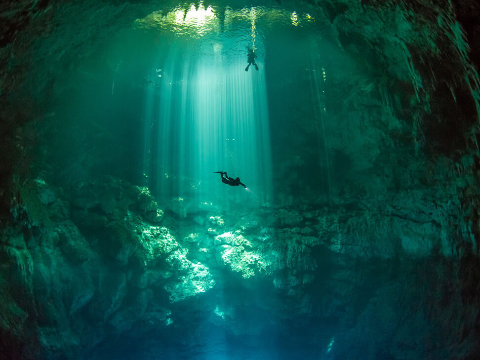 Explorando la belleza y misterio de The Pit: El increíble cenote en Tulum, México explorando la belleza y misterio de the pit el increible cenote en tulum