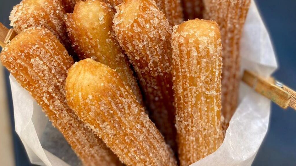 Déjate seducir por el delicioso sabor de los churros en la Ciudad de México: ¡Aprende a hacerlos como un auténtico maestro churrero en nuestra clase de churros! dejate seducir por el delicioso sabor de los churros en la ciudad de mexico aprende a hacerlos como un autentico maestro churrero en nuestra clase de churros