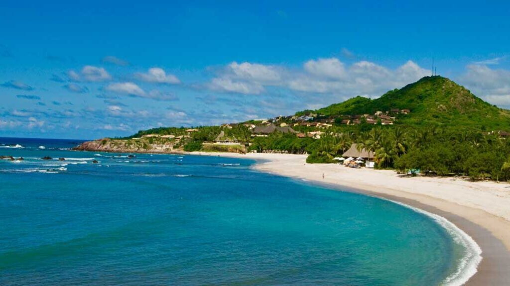 Descubre la belleza de Playa La Lancha en Punta Mita, México: Un paraíso tropical que debes visitar descubre la belleza de playa la lancha en punta mita mexico un paraiso tropical que debes visitar