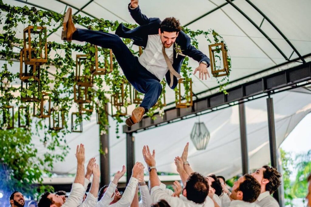 La tradición de los bailes en las bodas mexicanas: una explosión de alegría y folclore la tradicion de los bailes en las bodas mexicanas una explosion de alegria y folclore