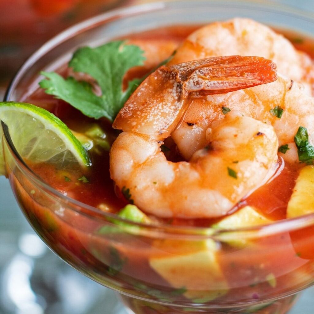 Deléitate con nuestro irresistible cóctel de camarones estilo mexicano: una receta fácil y sabrosa deleitate con nuestro irresistible coctel de camarones estilo mexicano una receta facil y sabrosa
