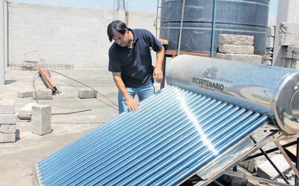 descubre como un calentador de agua solar en mexico puede ahorrar energia y reducir costos