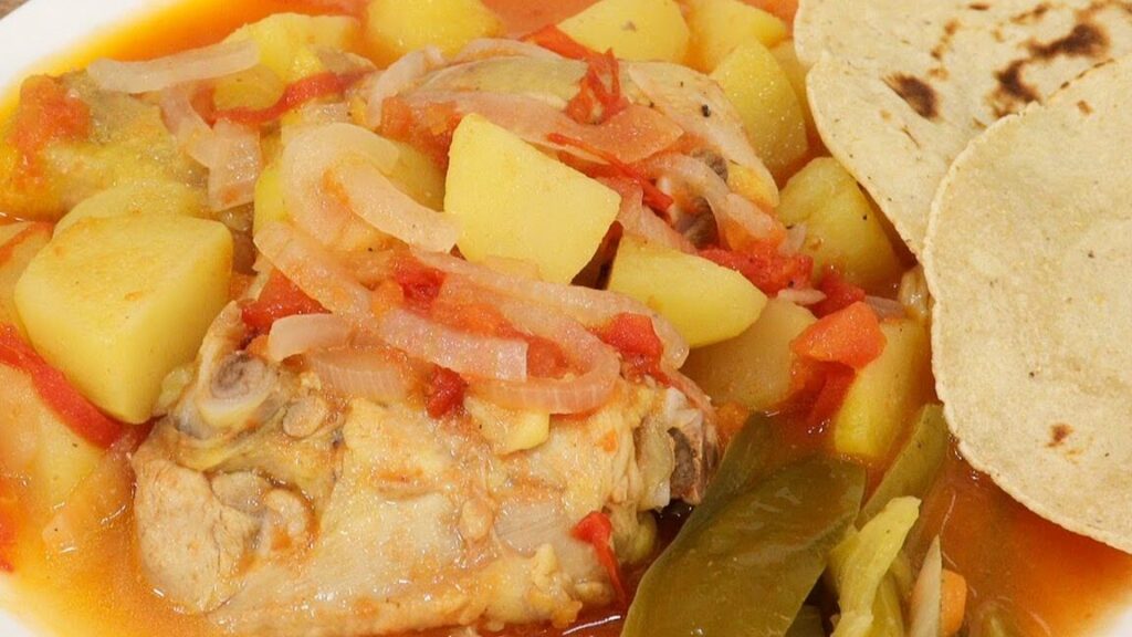 Disfruta de un delicioso pollo a la mexicana con papas: la receta casera que te hará salivar disfruta de un delicioso pollo a la mexicana con papas la receta casera que te hara salivar